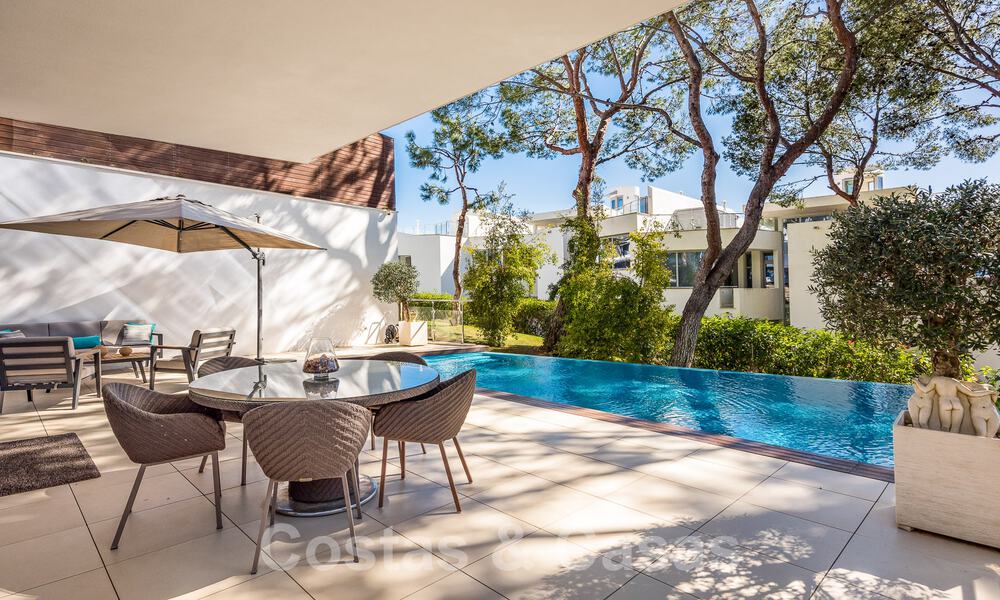 Ruime halfvrijstaande woning met eigentijds design te koop in Sierra Blanca, op de Golden Mila van Marbella 52603