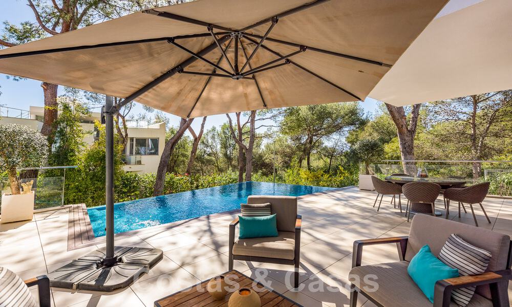 Ruime halfvrijstaande woning met eigentijds design te koop in Sierra Blanca, op de Golden Mila van Marbella 52604