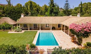 Spaanse villa te koop met Mediterrane bouwstijl en een grote tuin gelegen nabij San Pedro in Marbella - Benahavis 52493 