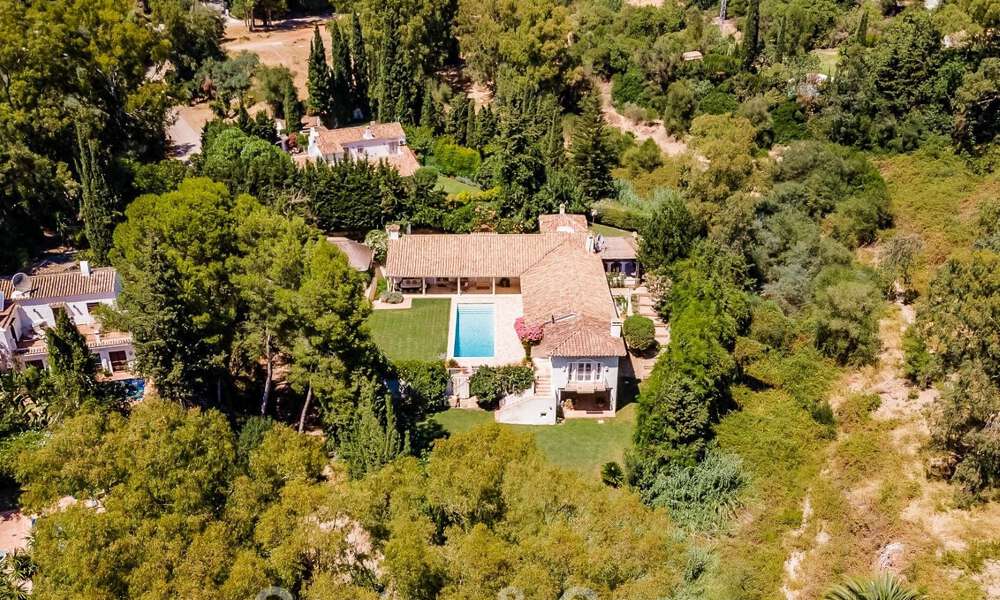 Spaanse villa te koop met Mediterrane bouwstijl en een grote tuin gelegen nabij San Pedro in Marbella - Benahavis 52497