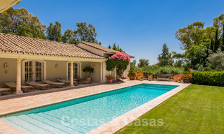 Spaanse villa te koop met Mediterrane bouwstijl en een grote tuin gelegen nabij San Pedro in Marbella - Benahavis 52500 