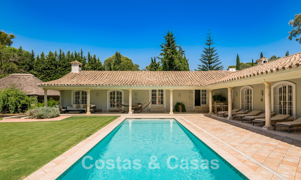 Spaanse villa te koop met Mediterrane bouwstijl en een grote tuin gelegen nabij San Pedro in Marbella - Benahavis 52502