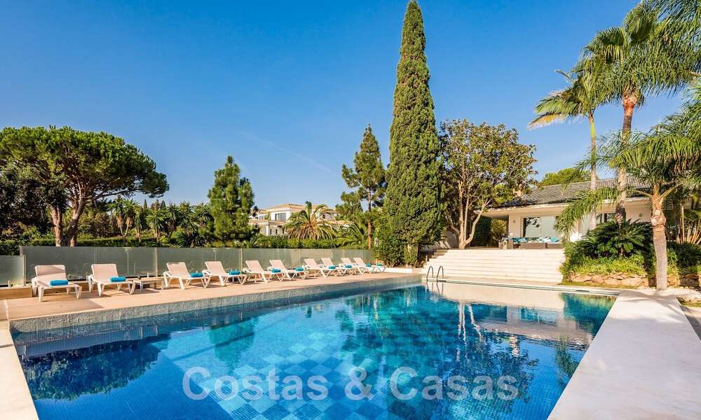Ruime luxevilla te koop met uitgestrekte privétuin ten oosten van Marbella centrum 52529