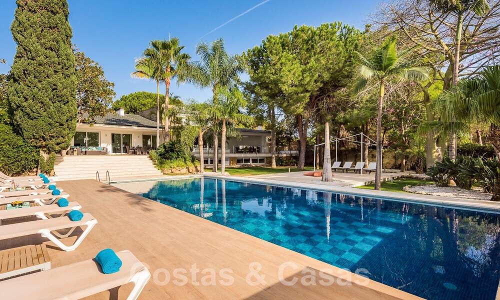 Ruime luxevilla te koop met uitgestrekte privétuin ten oosten van Marbella centrum 52545