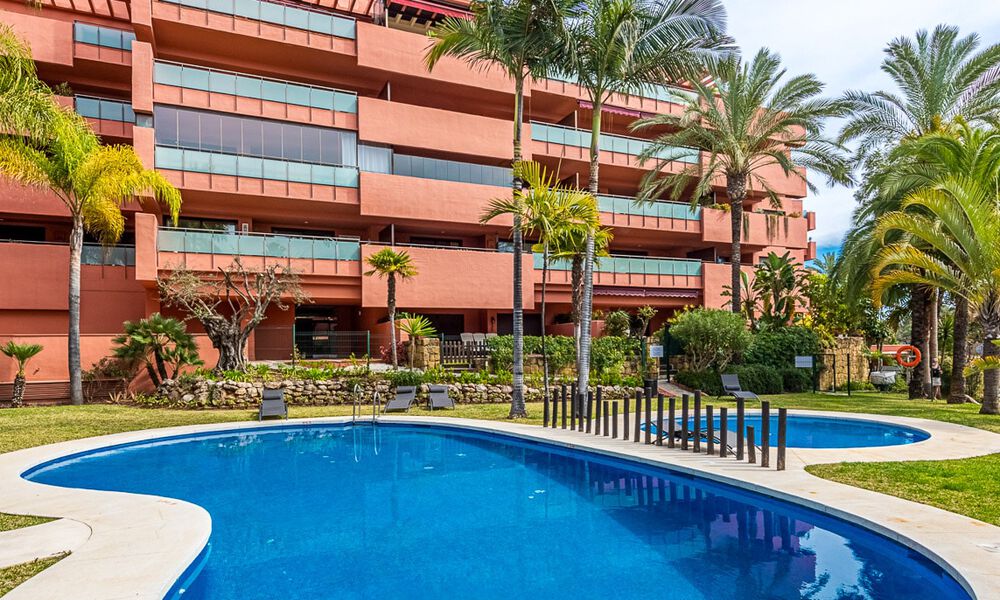 Penthouse te koop in een gated urbanisatie op een steenworp van het strand op de New Golden Mile tussen Marbella en Estepona 52818