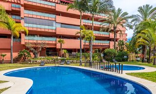 Penthouse te koop in een gated urbanisatie op een steenworp van het strand op de New Golden Mile tussen Marbella en Estepona 52818 