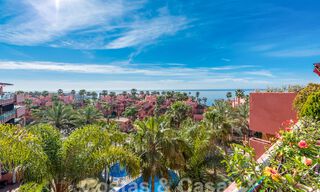 Penthouse te koop in een gated urbanisatie op een steenworp van het strand op de New Golden Mile tussen Marbella en Estepona 52829 