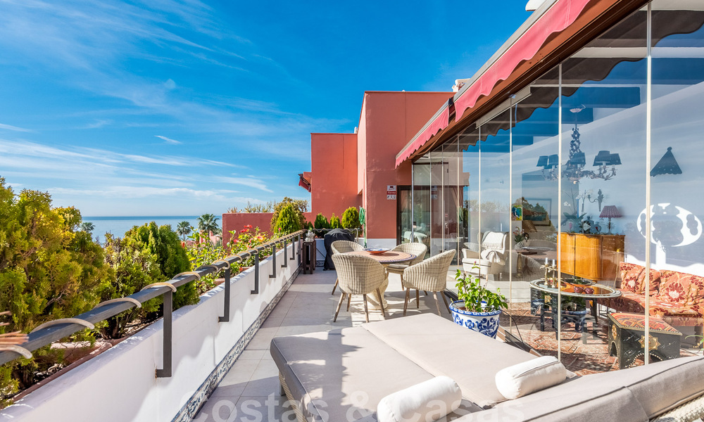 Penthouse te koop in een gated urbanisatie op een steenworp van het strand op de New Golden Mile tussen Marbella en Estepona 52830
