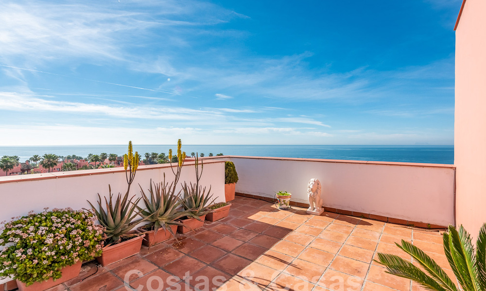 Penthouse te koop in een gated urbanisatie op een steenworp van het strand op de New Golden Mile tussen Marbella en Estepona 52832