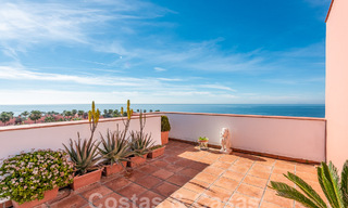 Penthouse te koop in een gated urbanisatie op een steenworp van het strand op de New Golden Mile tussen Marbella en Estepona 52832 