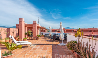 Penthouse te koop in een gated urbanisatie op een steenworp van het strand op de New Golden Mile tussen Marbella en Estepona 52833 