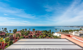 Penthouse te koop in een gated urbanisatie op een steenworp van het strand op de New Golden Mile tussen Marbella en Estepona 52834 