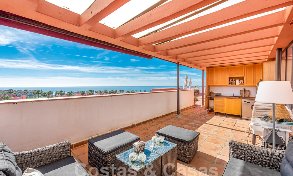 Penthouse te koop in een gated urbanisatie op een steenworp van het strand op de New Golden Mile tussen Marbella en Estepona 52836