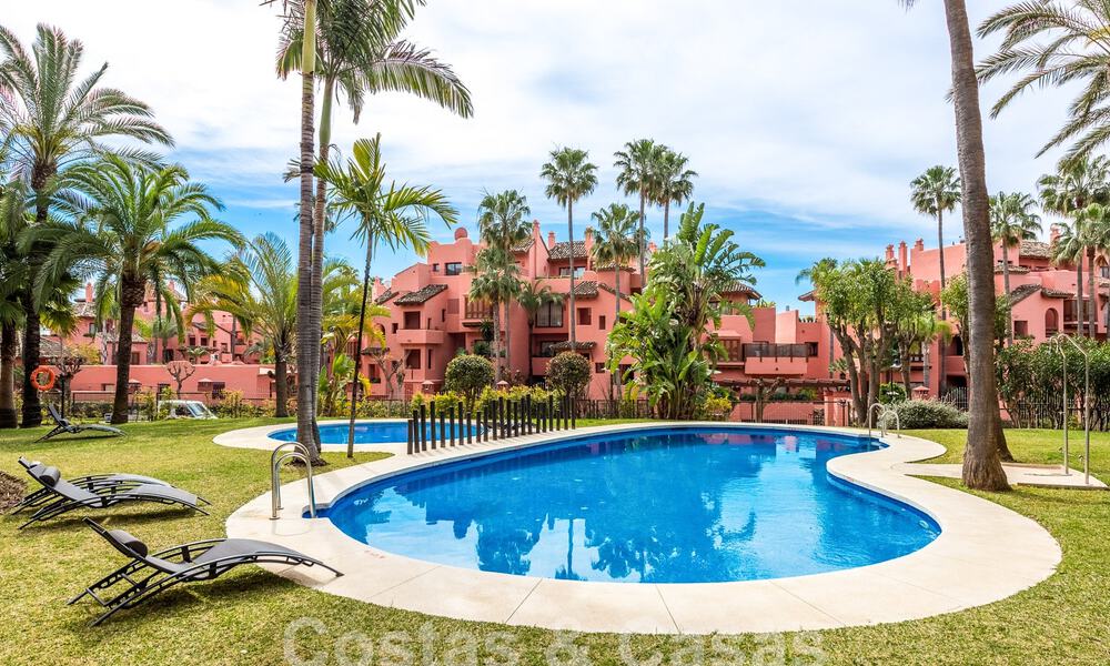 Penthouse te koop in een gated urbanisatie op een steenworp van het strand op de New Golden Mile tussen Marbella en Estepona 52845