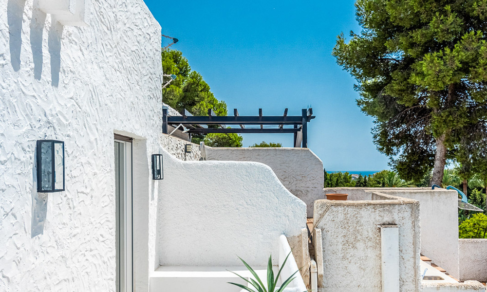 Gerenoveerd penthouse met groot solarium te koop, op wandelafstand van voorzieningen en zelfs Puerto Banus, Marbella 52867