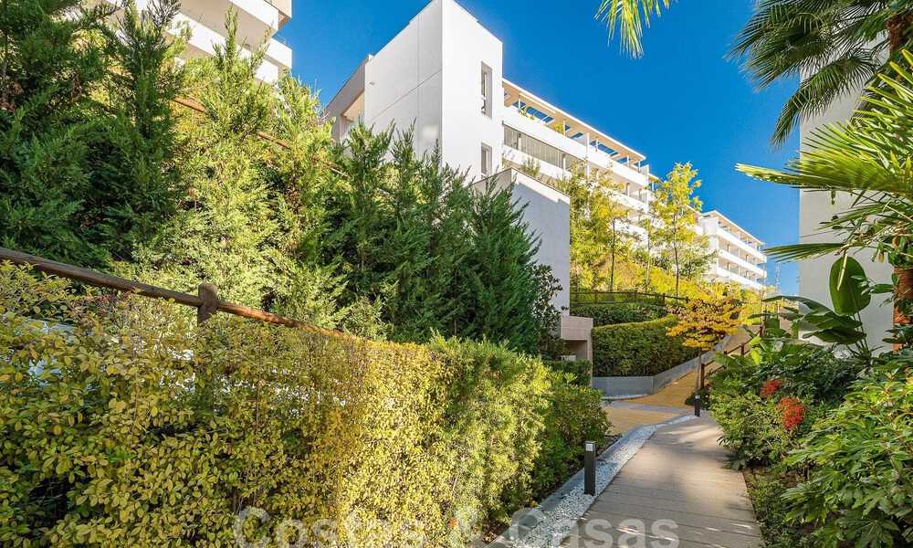 Instapklaar, verhoogd begane grond appartement te koop met weids uitzicht op de vallei en de zee in het exclusieve Benahavis - Marbella 53284