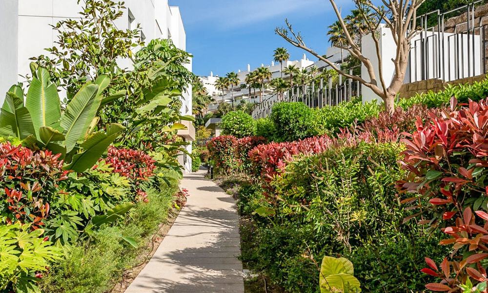 Instapklaar, verhoogd begane grond appartement te koop met weids uitzicht op de vallei en de zee in het exclusieve Benahavis - Marbella 53306
