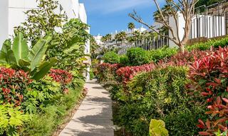 Instapklaar, verhoogd begane grond appartement te koop met weids uitzicht op de vallei en de zee in het exclusieve Benahavis - Marbella 53306 