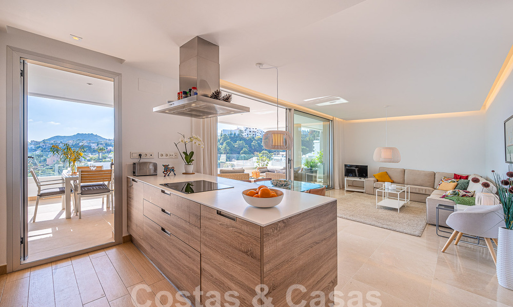 Instapklaar, verhoogd begane grond appartement te koop met weids uitzicht op de vallei en de zee in het exclusieve Benahavis - Marbella 53317