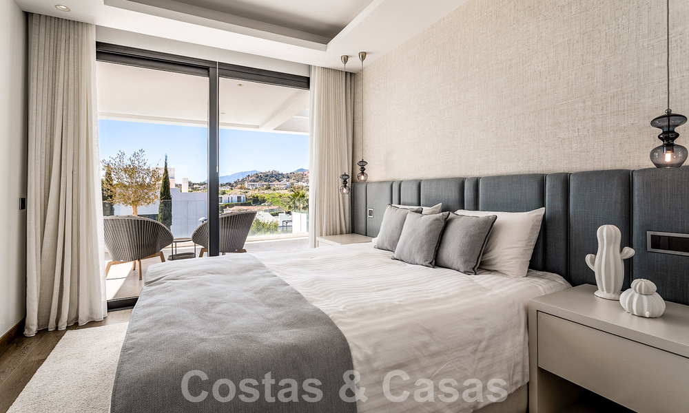 Moderne luxevilla te koop in een afgesloten wijk van de golfvallei van Nueva Andalucia, Marbella 53502