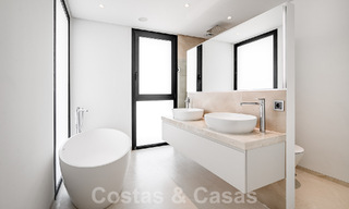 Moderne luxevilla te koop in een afgesloten wijk van de golfvallei van Nueva Andalucia, Marbella 53508 
