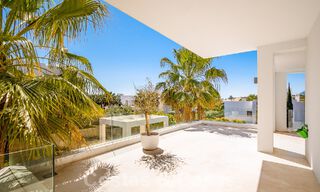 Moderne luxevilla te koop in een afgesloten wijk van de golfvallei van Nueva Andalucia, Marbella 53512 