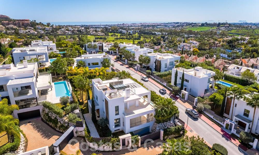 Moderne luxevilla te koop in een afgesloten wijk van de golfvallei van Nueva Andalucia, Marbella 53518