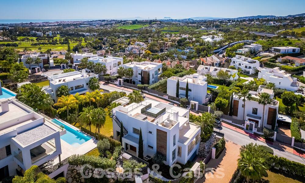 Moderne luxevilla te koop in een afgesloten wijk van de golfvallei van Nueva Andalucia, Marbella 53519