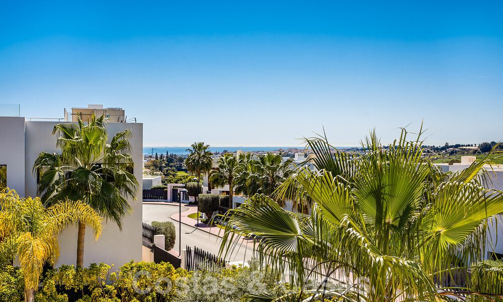 Moderne luxevilla te koop in een afgesloten wijk van de golfvallei van Nueva Andalucia, Marbella 53523