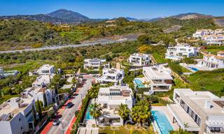 Moderne luxevilla te koop in een afgesloten wijk van de golfvallei van Nueva Andalucia, Marbella 53524 