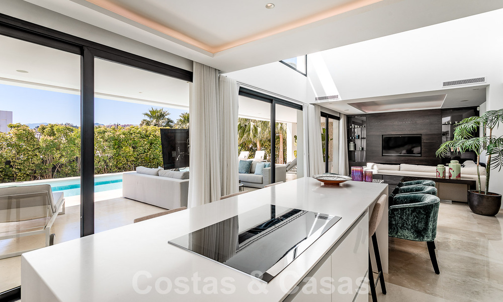 Moderne luxevilla te koop in een afgesloten wijk van de golfvallei van Nueva Andalucia, Marbella 53526