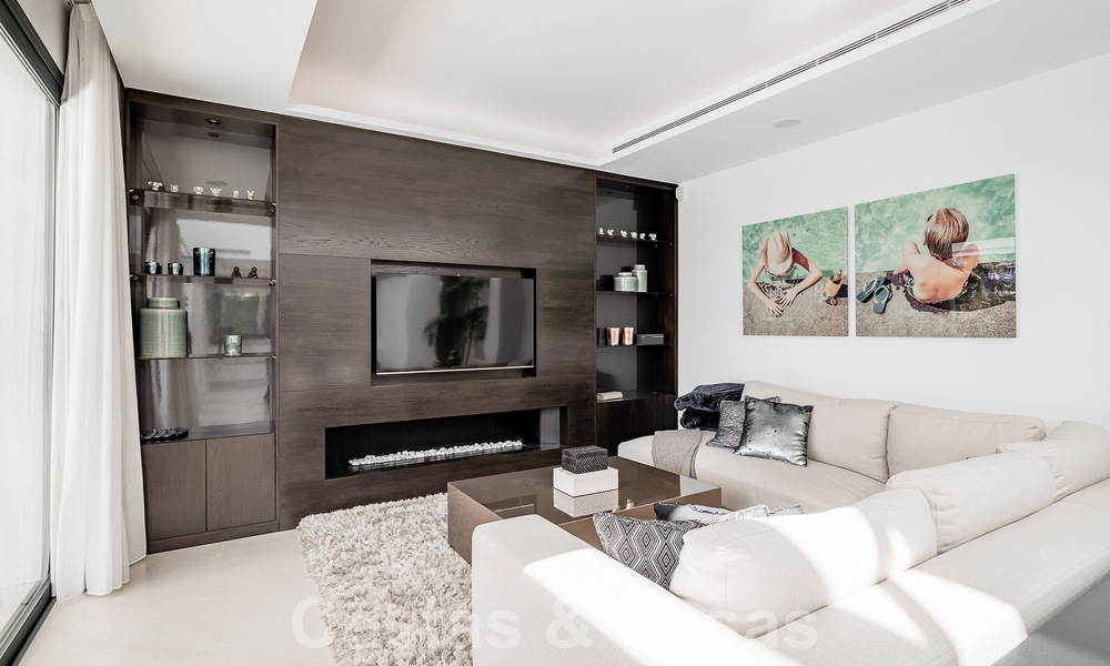 Moderne luxevilla te koop in een afgesloten wijk van de golfvallei van Nueva Andalucia, Marbella 53529