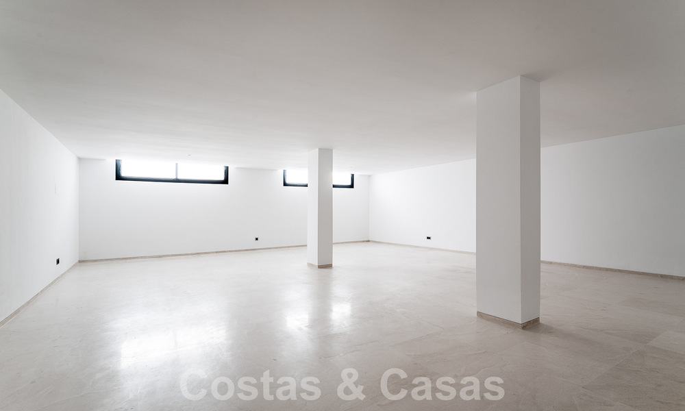 Moderne luxevilla te koop in een afgesloten wijk van de golfvallei van Nueva Andalucia, Marbella 53530
