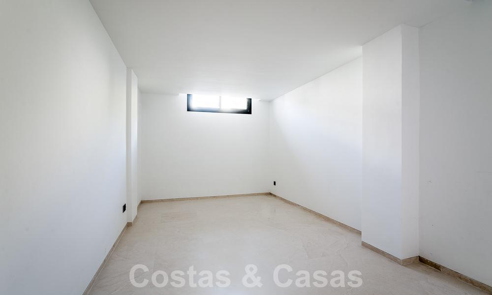 Moderne luxevilla te koop in een afgesloten wijk van de golfvallei van Nueva Andalucia, Marbella 53531