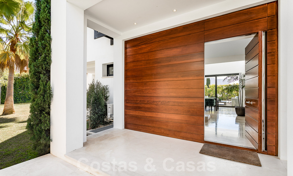 Moderne luxevilla te koop in een afgesloten wijk van de golfvallei van Nueva Andalucia, Marbella 53532