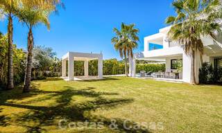 Moderne luxevilla te koop in een afgesloten wijk van de golfvallei van Nueva Andalucia, Marbella 53534 