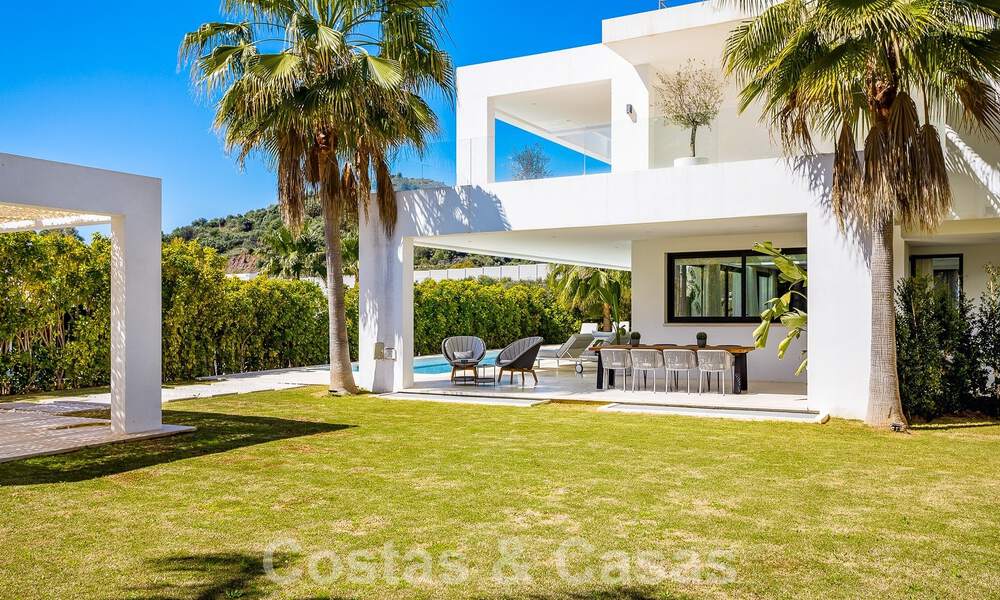 Moderne luxevilla te koop in een afgesloten wijk van de golfvallei van Nueva Andalucia, Marbella 53535