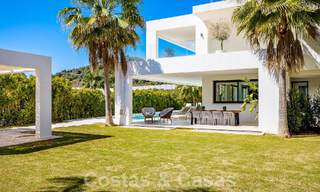 Moderne luxevilla te koop in een afgesloten wijk van de golfvallei van Nueva Andalucia, Marbella 53535 