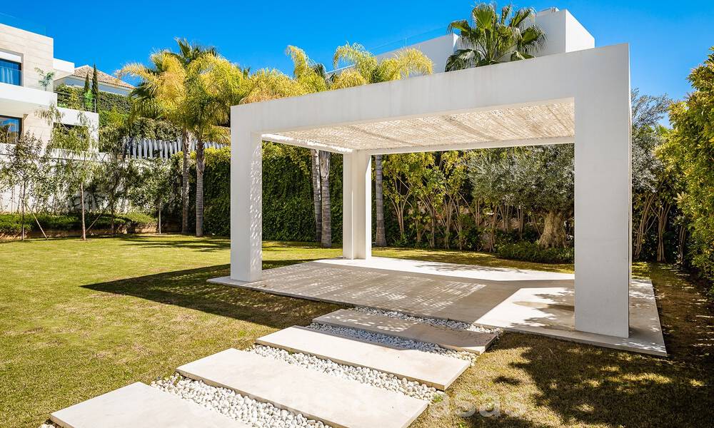 Moderne luxevilla te koop in een afgesloten wijk van de golfvallei van Nueva Andalucia, Marbella 53537