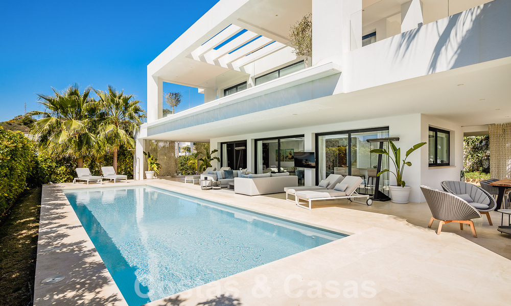 Moderne luxevilla te koop in een afgesloten wijk van de golfvallei van Nueva Andalucia, Marbella 53538