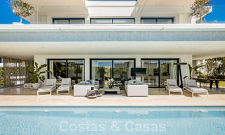 Moderne luxevilla te koop in een afgesloten wijk van de golfvallei van Nueva Andalucia, Marbella 53540 