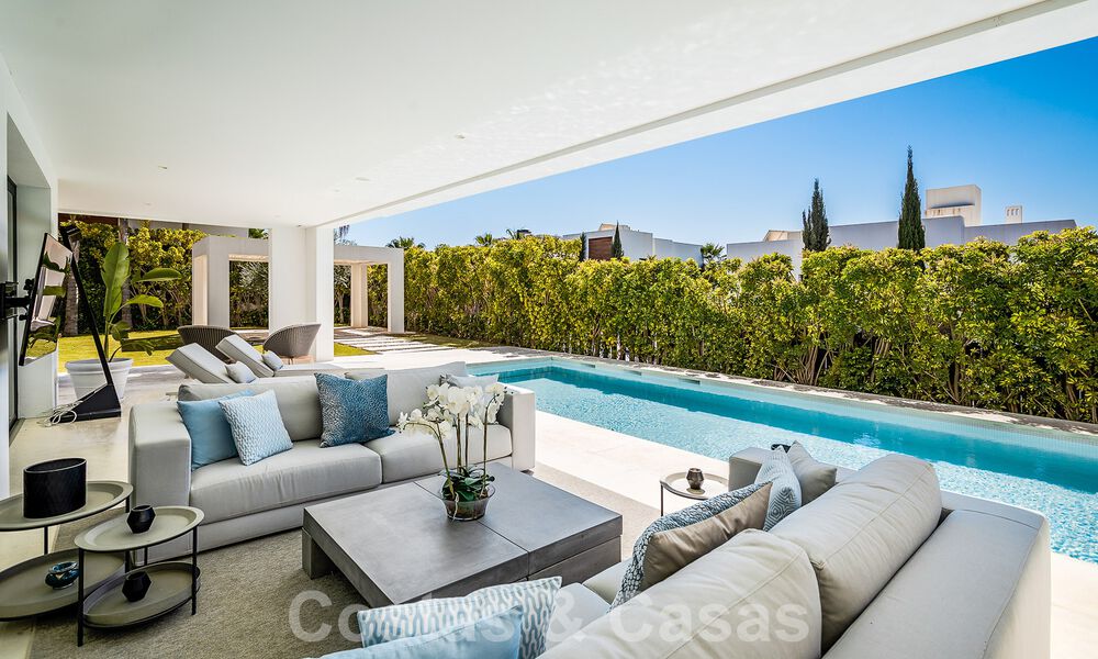 Moderne luxevilla te koop in een afgesloten wijk van de golfvallei van Nueva Andalucia, Marbella 53542
