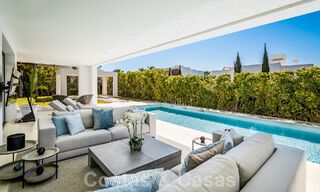 Moderne luxevilla te koop in een afgesloten wijk van de golfvallei van Nueva Andalucia, Marbella 53542 