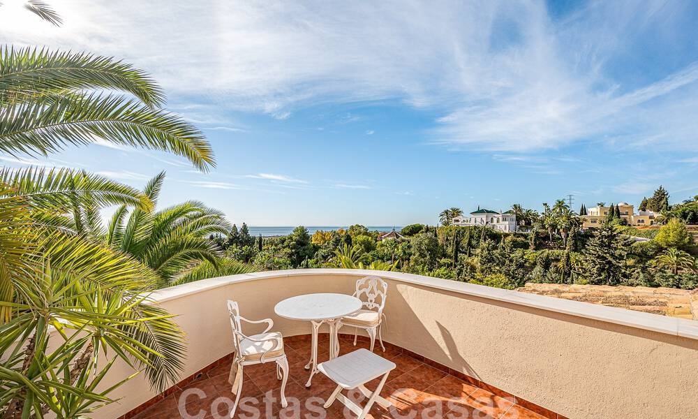 Traditioneel-mediterrane luxevilla te koop met zeezicht in een gated community op de Golden Mile van Marbella 54399