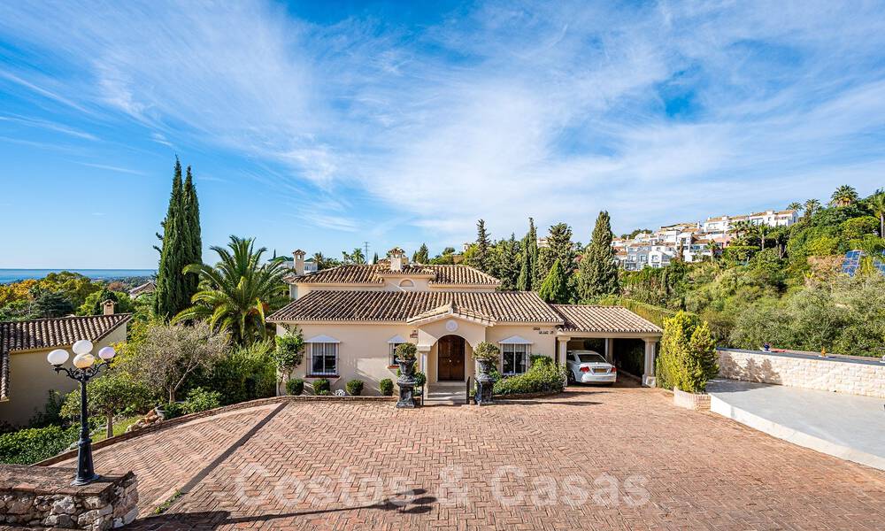 Traditioneel-mediterrane luxevilla te koop met zeezicht in een gated community op de Golden Mile van Marbella 54403