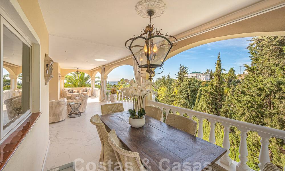 Traditioneel-mediterrane luxevilla te koop met zeezicht in een gated community op de Golden Mile van Marbella 54410