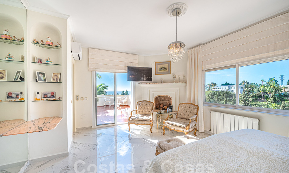 Traditioneel-mediterrane luxevilla te koop met zeezicht in een gated community op de Golden Mile van Marbella 54417