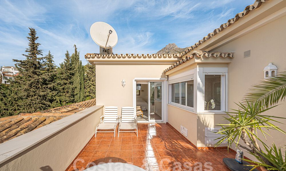 Traditioneel-mediterrane luxevilla te koop met zeezicht in een gated community op de Golden Mile van Marbella 54442