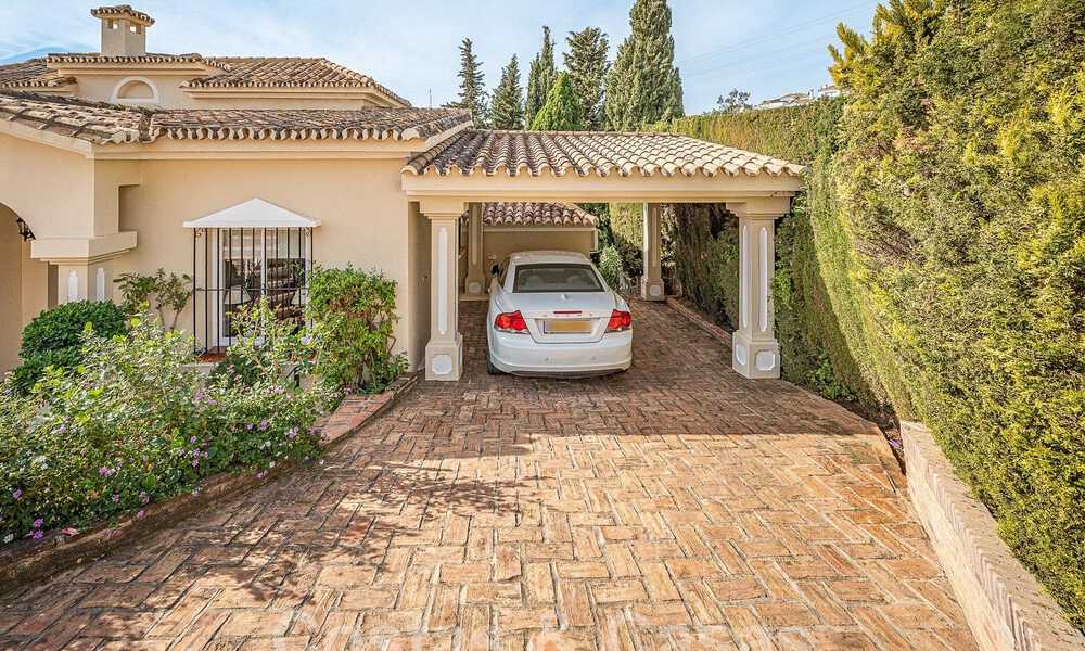 Traditioneel-mediterrane luxevilla te koop met zeezicht in een gated community op de Golden Mile van Marbella 54463