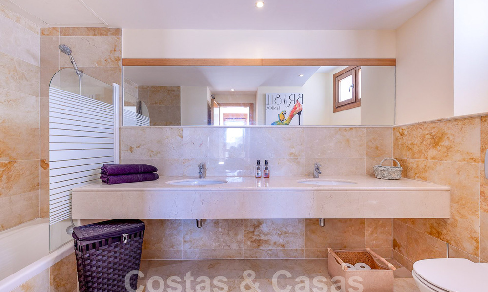 Modern 3- slaapkamer appartement te koop met zeezicht in de heuvels van Los Monteros, Oost Marbella 52769
